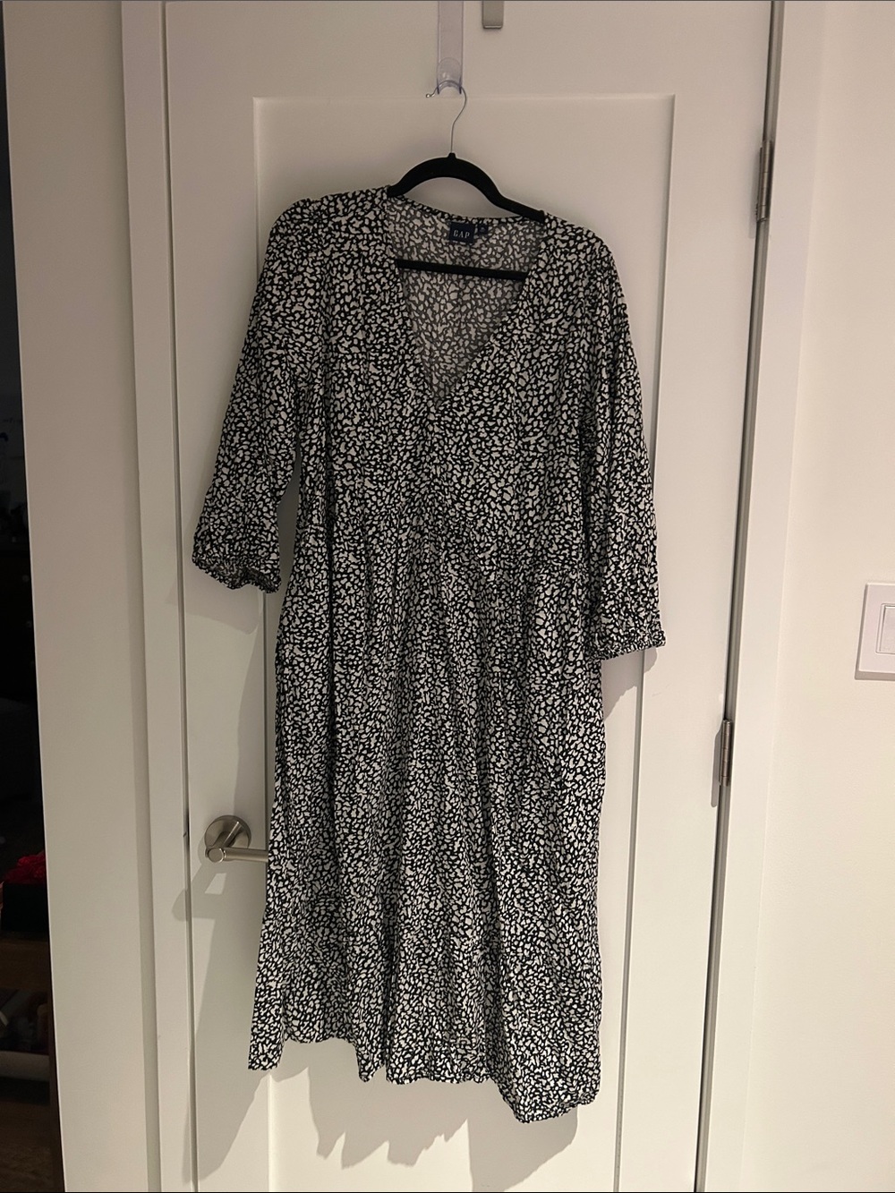 GAP Black and White Printed V-Neck Midi Dress